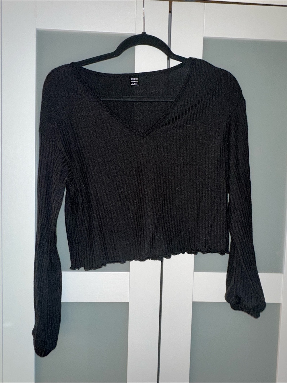 SHEIN Black Ribbed V-Neck Long Sleeve Crop Top
